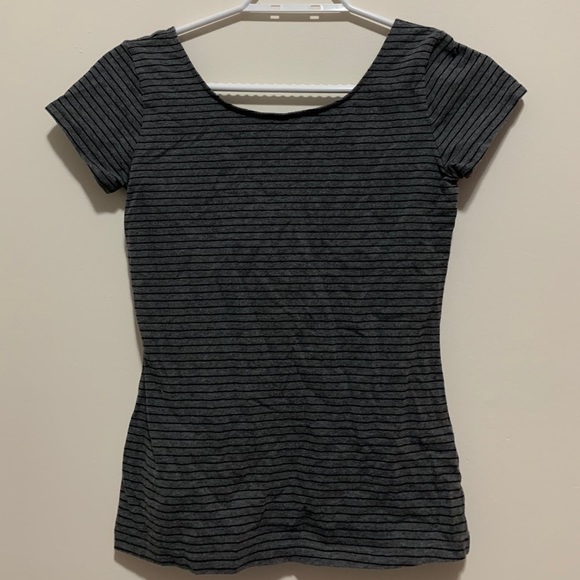 5 for $30! ✨STRIPED T-SHIRT BUNDLE✨ - Picture 2 of 6